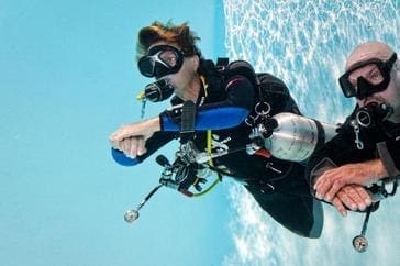 Diver using sidemount tanks underwater